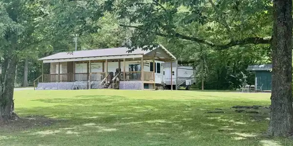 Image 3: Front Of Structure