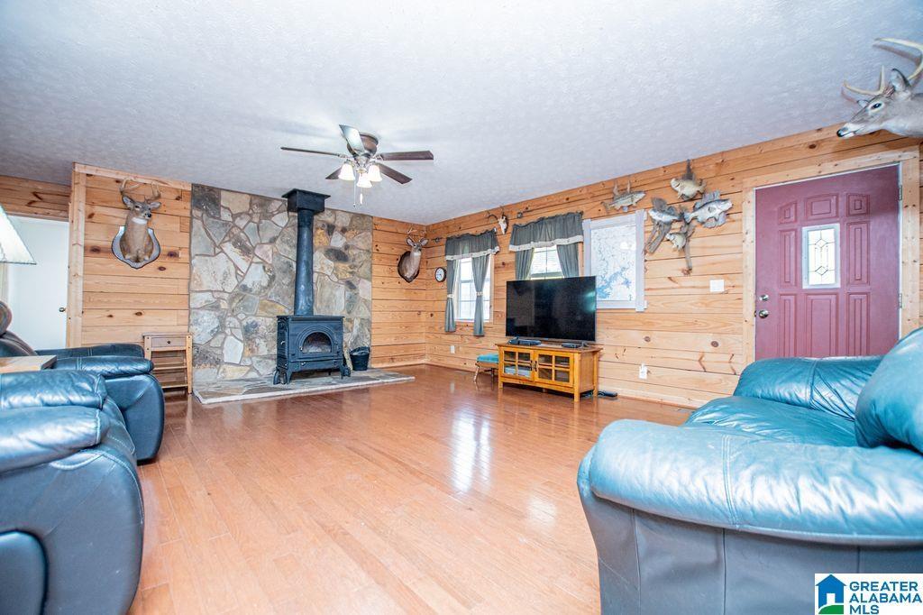 Image 4: OPEN LIVING ROOM