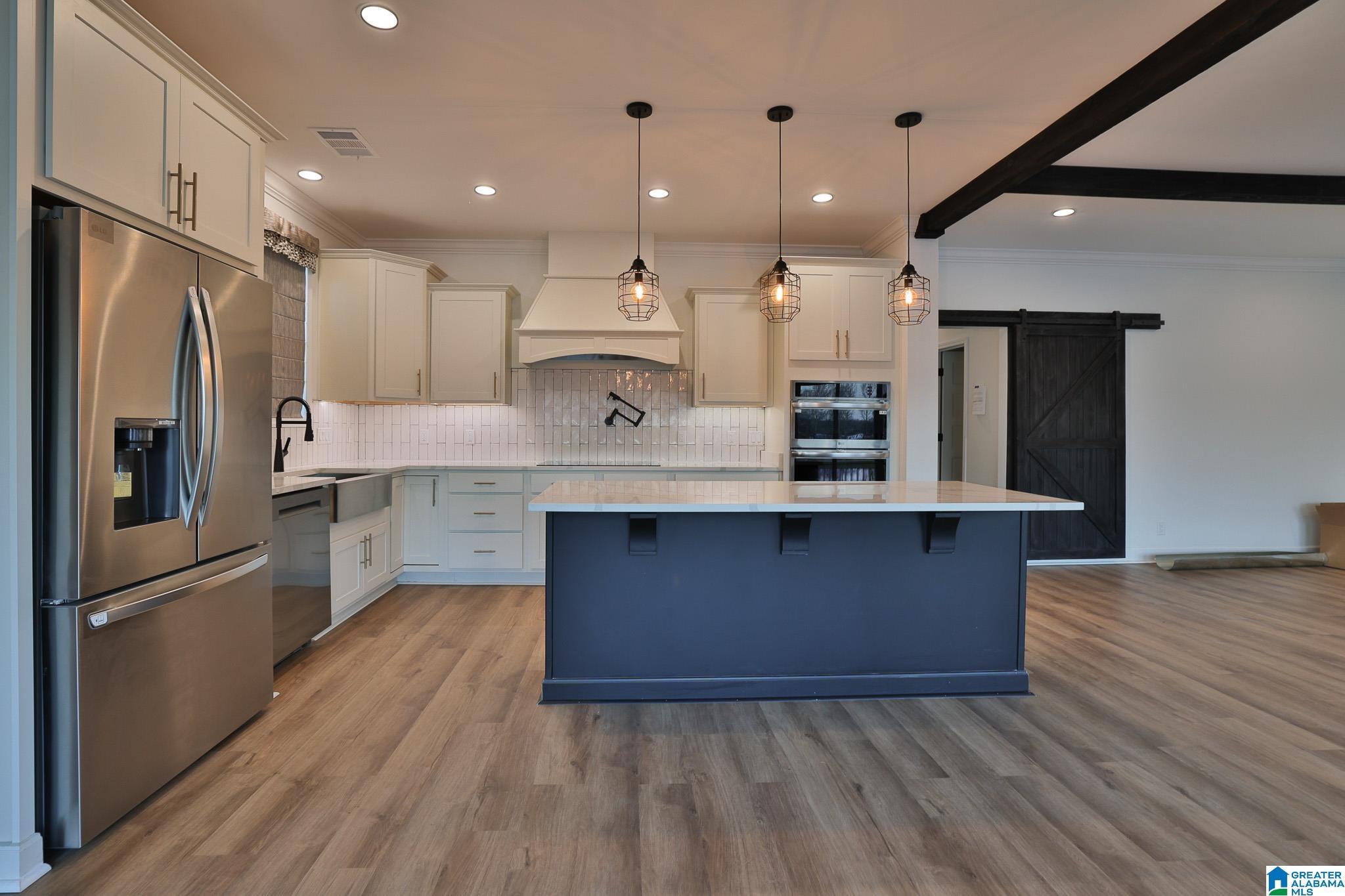 Image 4: Kitchen