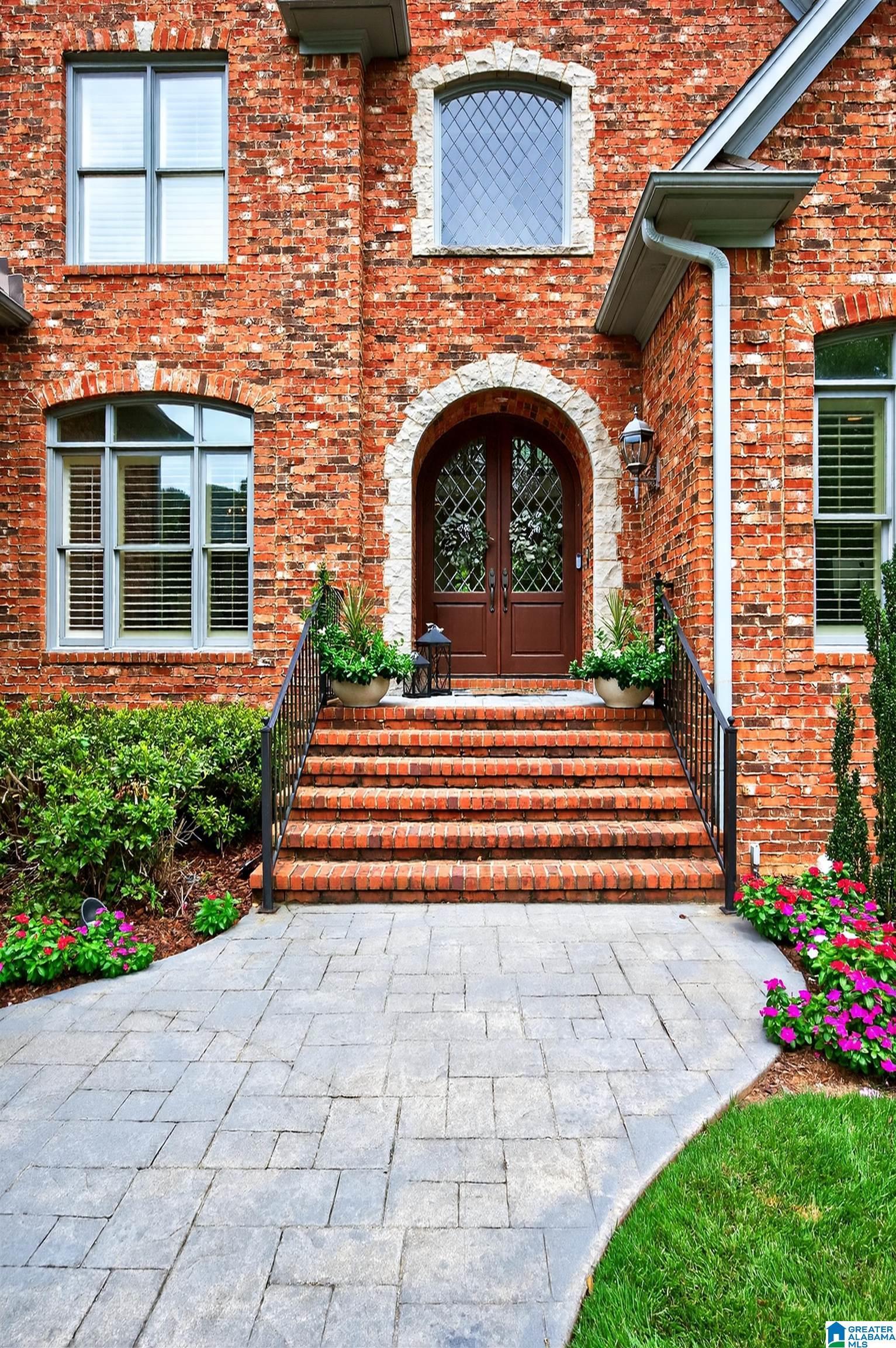 Image 4: Front Entry