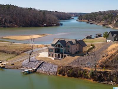 445 LAKE POINTE DRIVE