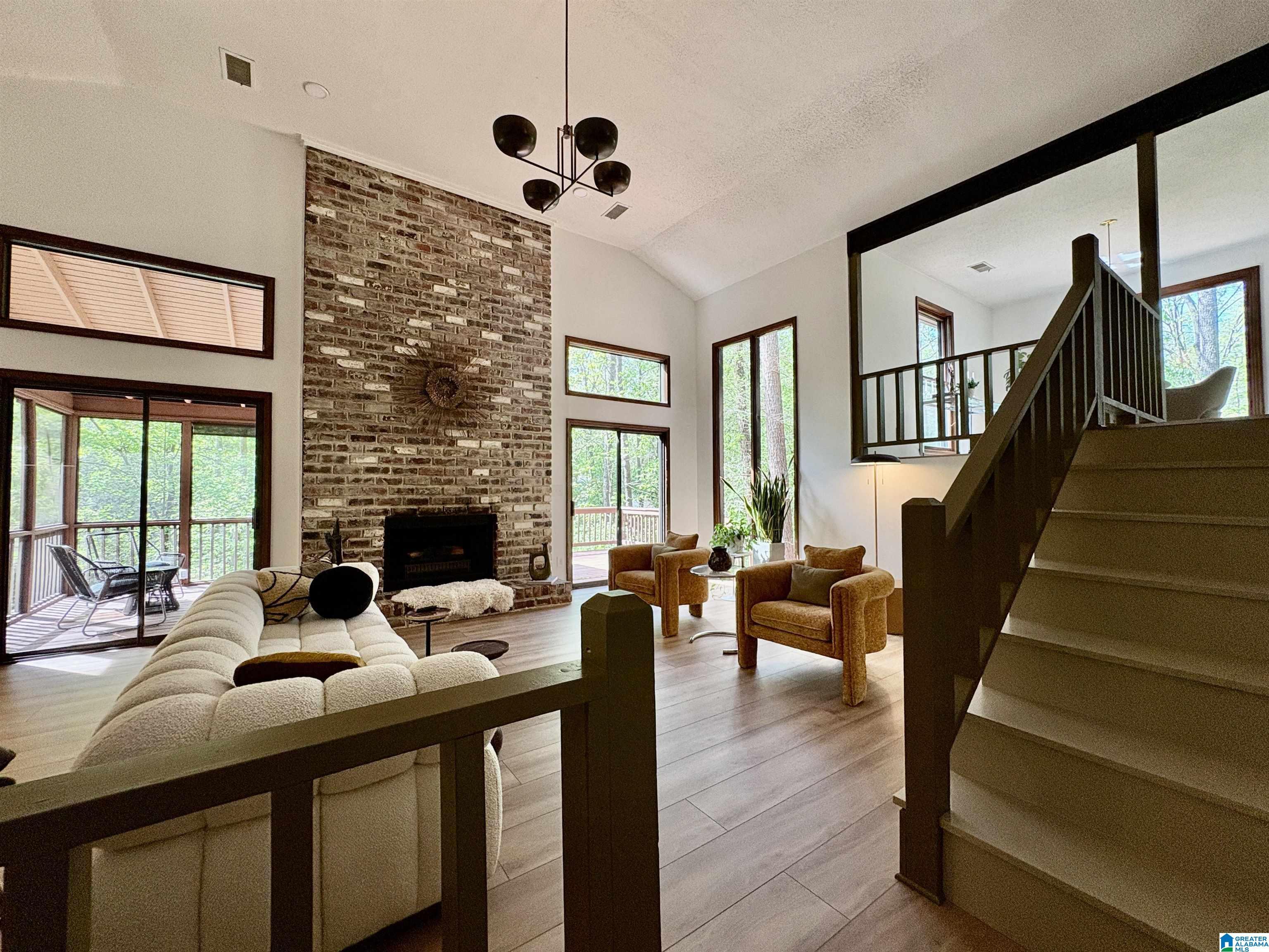 Image 3: Living Room