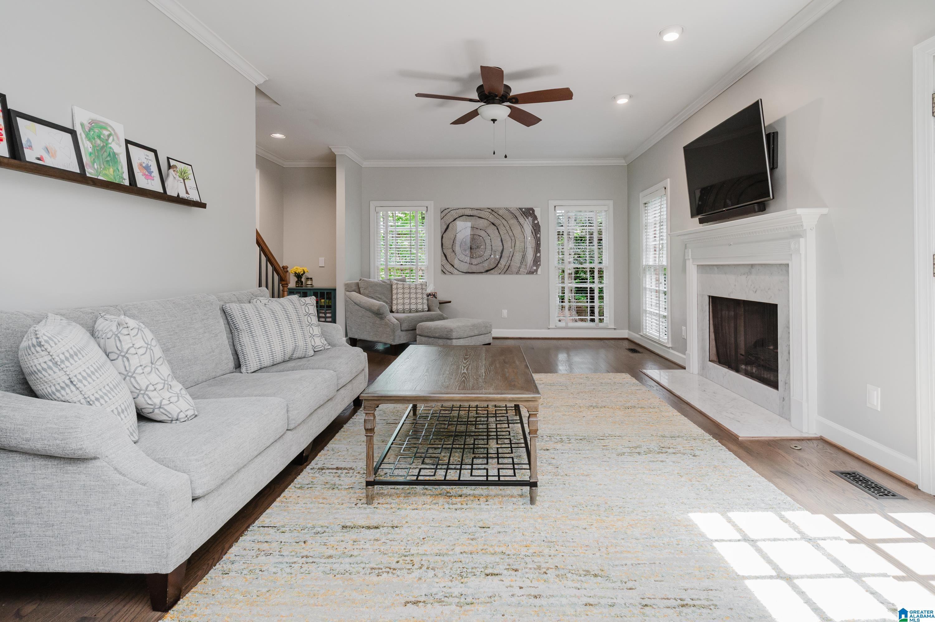 Image 2: Bright, light ,neutral paint pallet ready for you