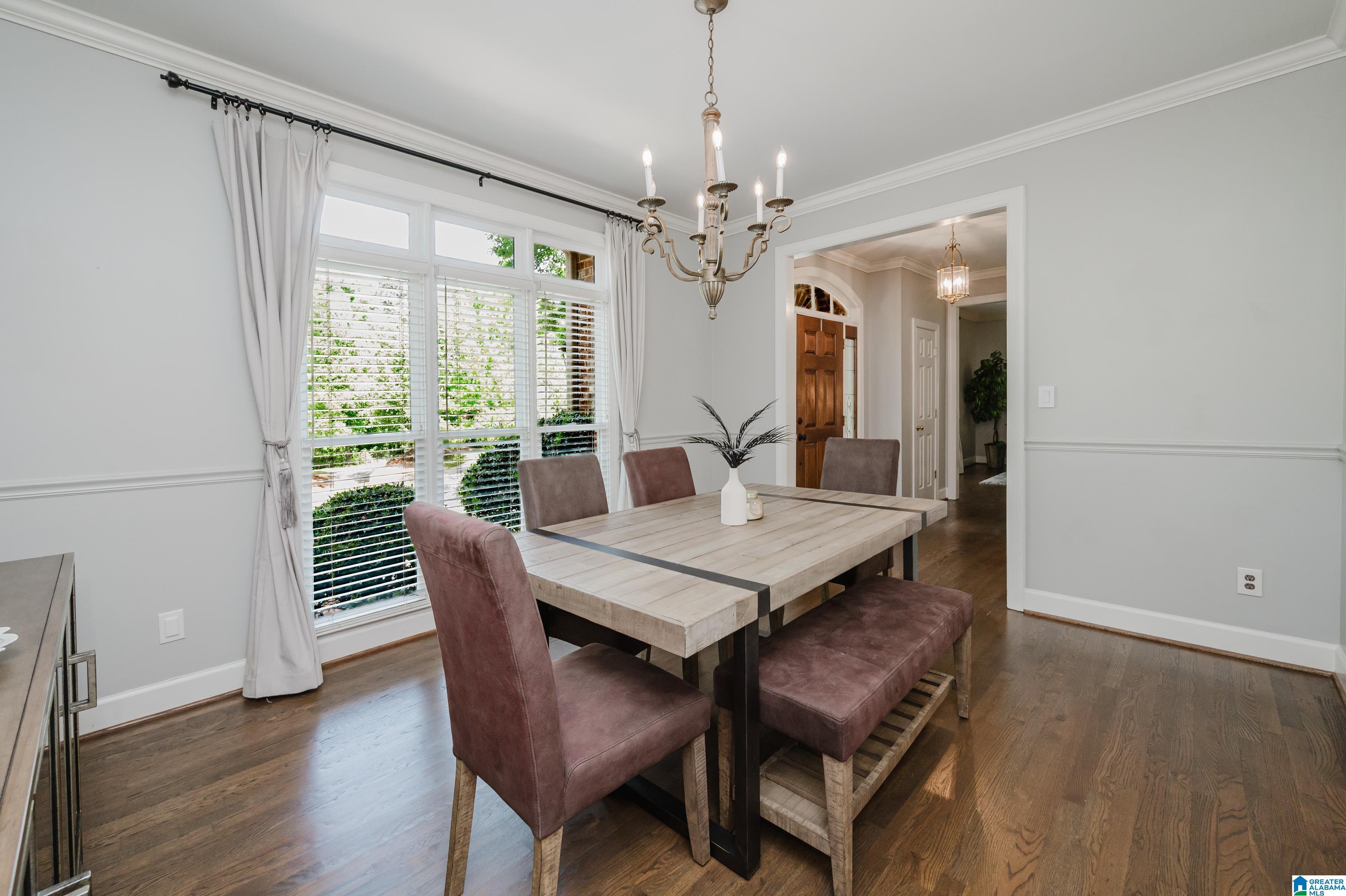 Image 3: Format dining room with space to expand