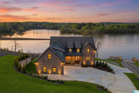 445 LAKE POINTE DRIVE