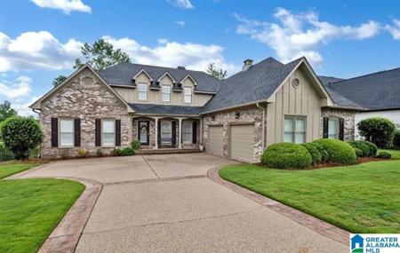 5557 LAKES EDGE DRIVE