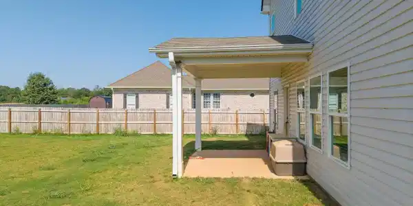 Image 3: Yard