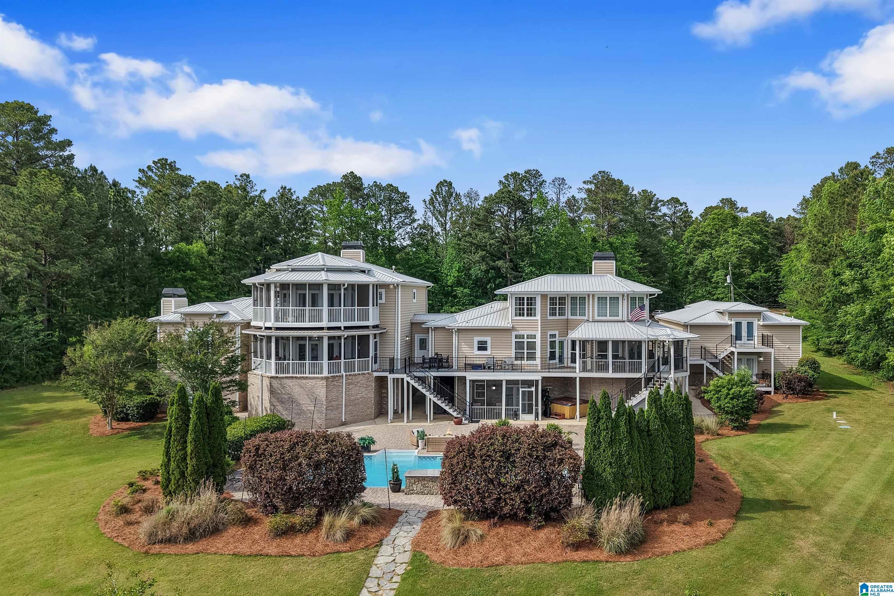 Image 3: Massive Luxury Estate