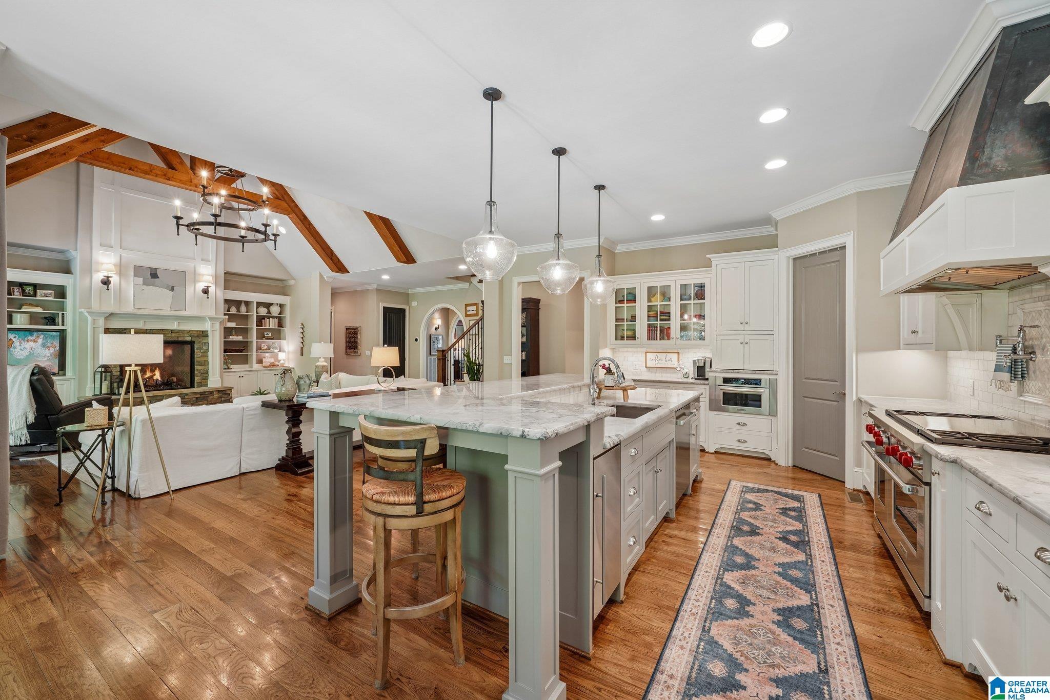 Image 3: GOURMET APPLIANCES IN OPEN CONCEPT KITCHEN