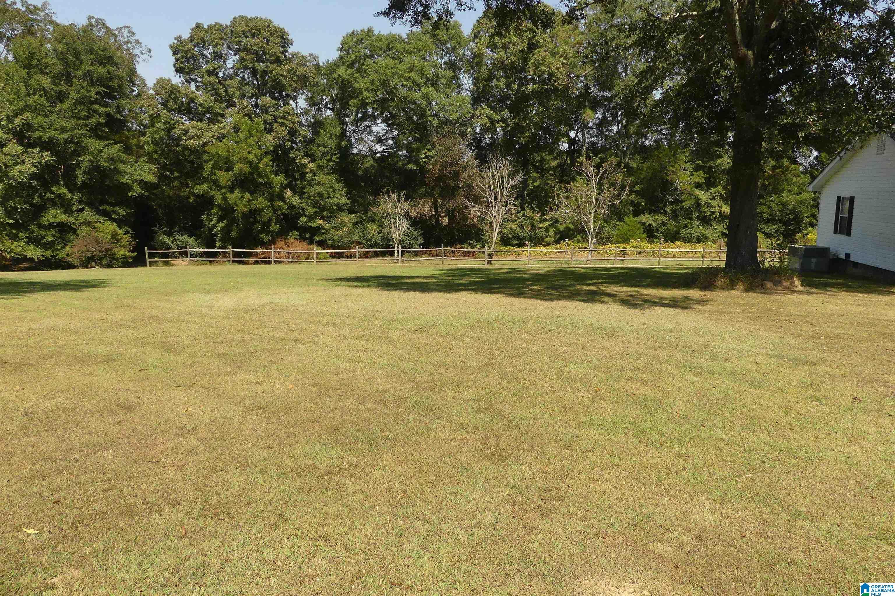 Image 4: VIEW OF YARD FROM THE STREET