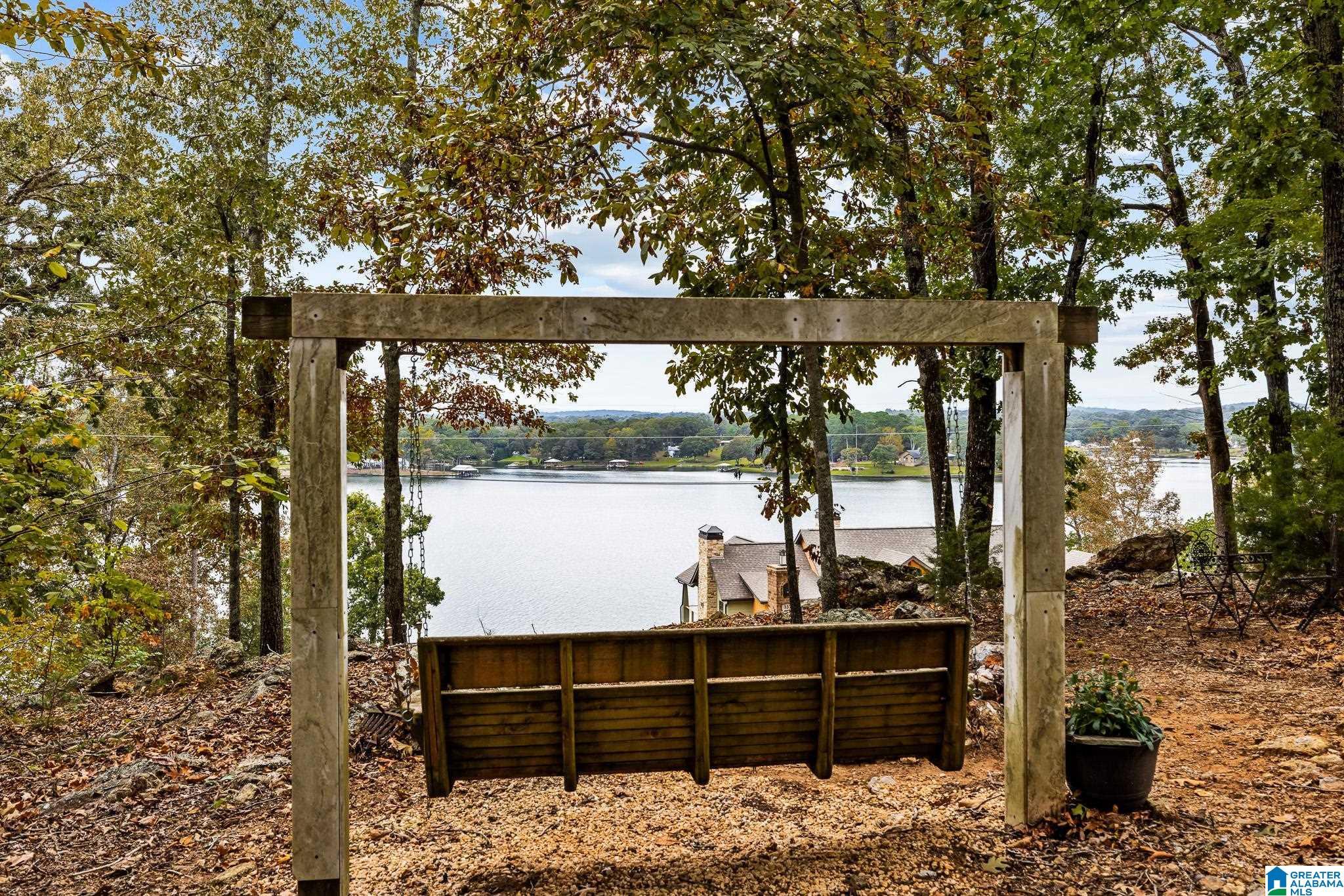 Image 2: Lakeview of Logan Martin Lake