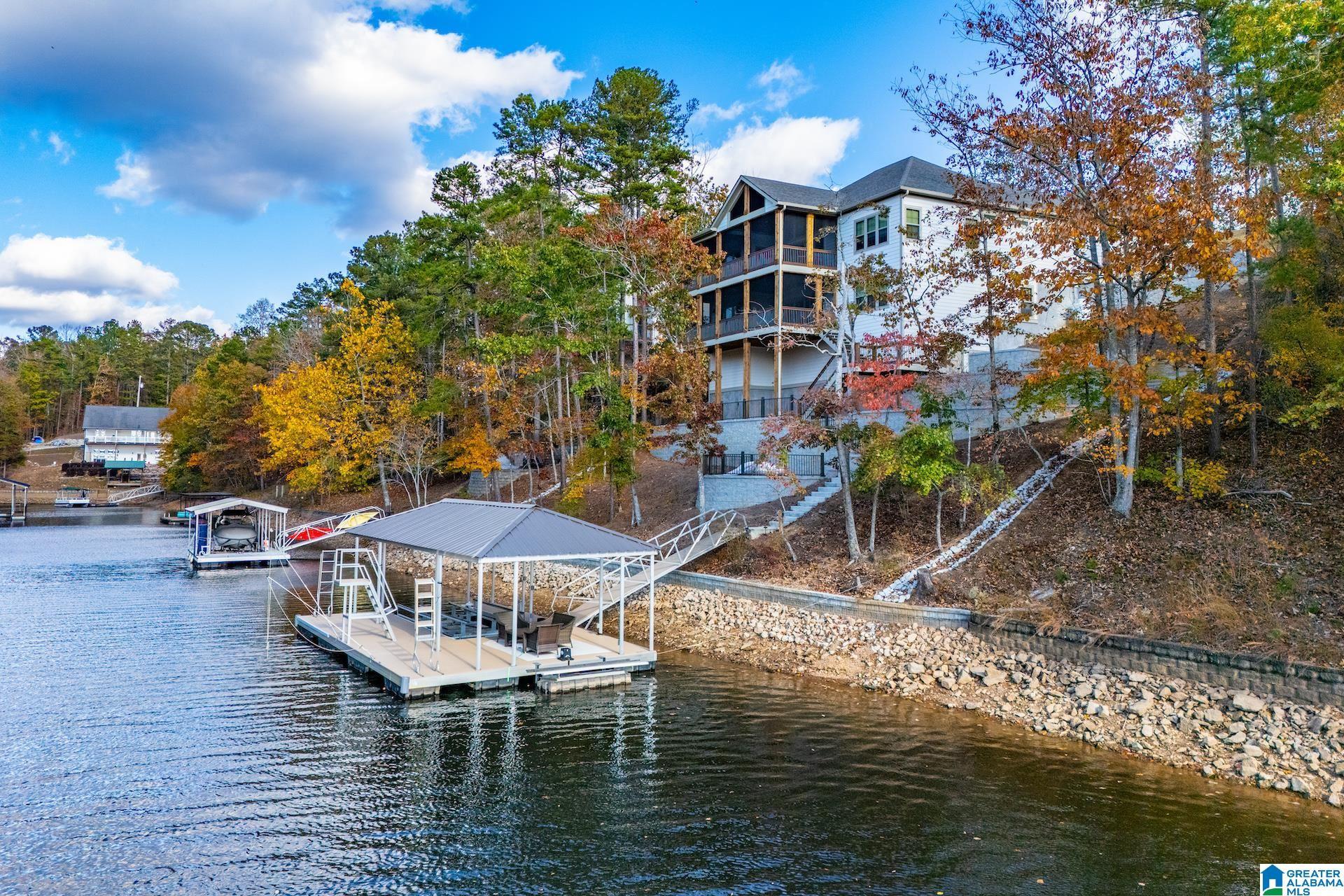 Image 1: BEAUTIFUL NEW LAKE HOME
