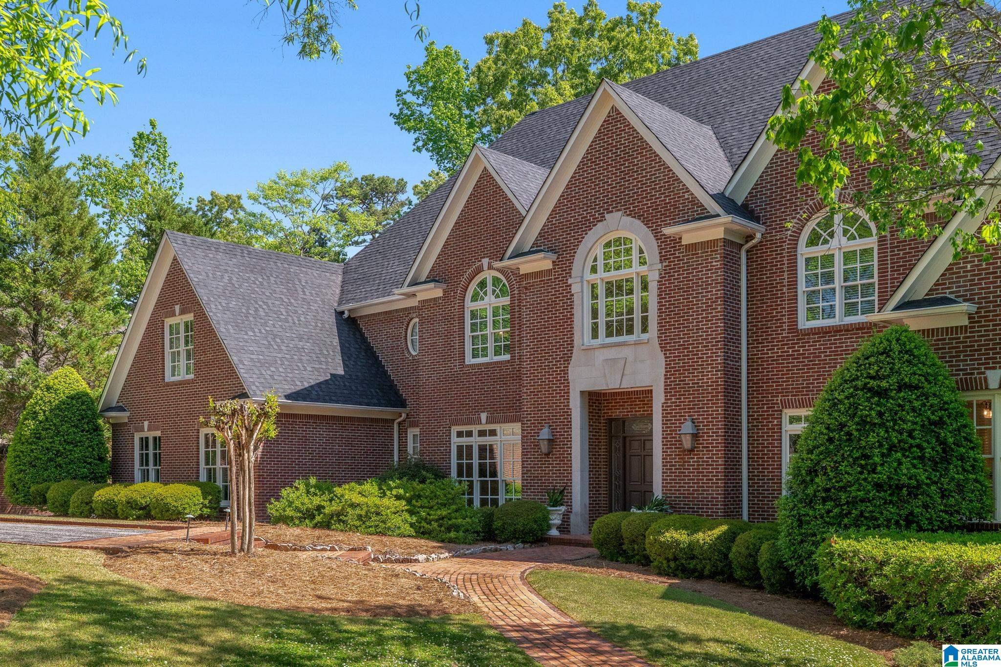 Image 4: Front Of Structure