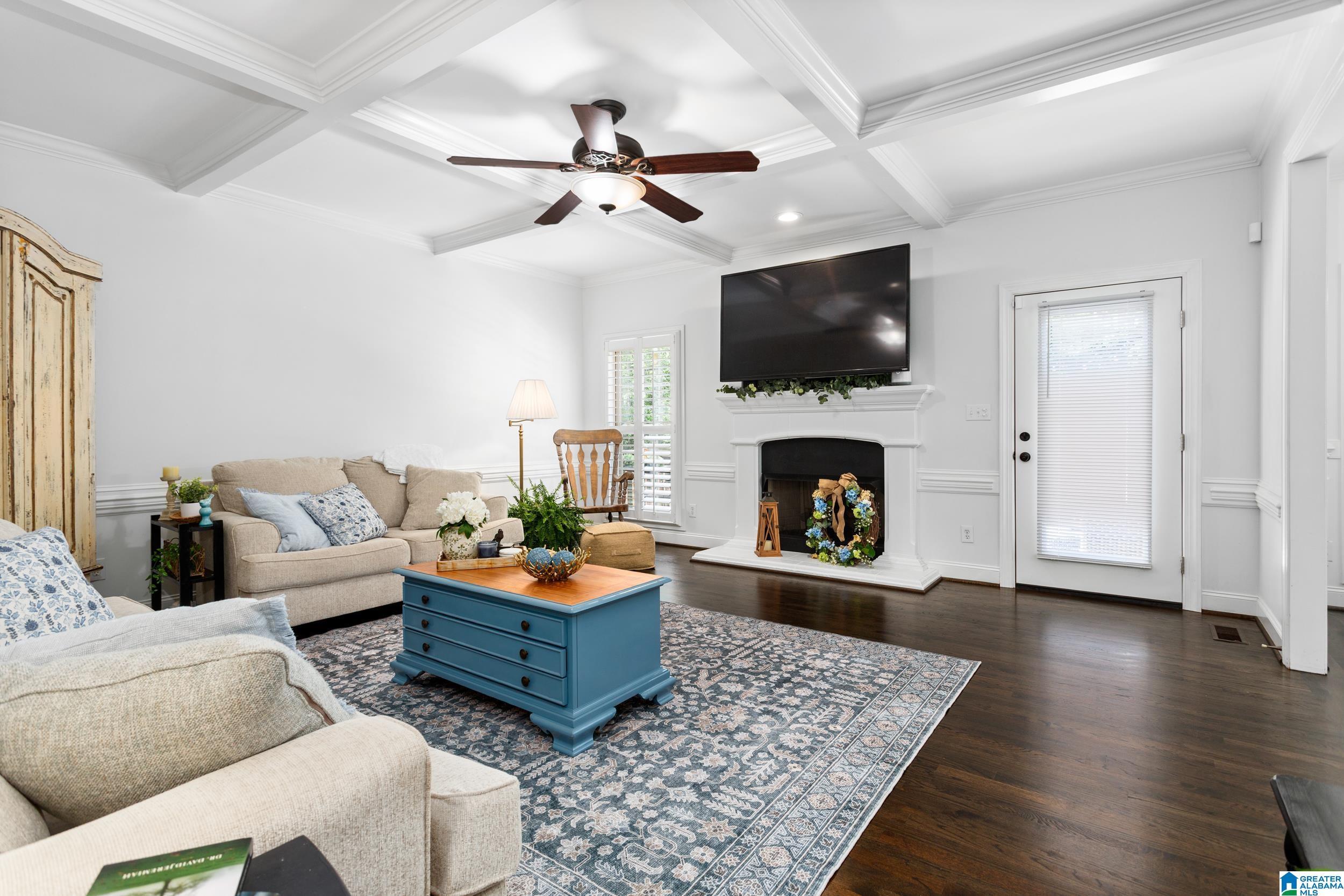 Image 3: Living Room