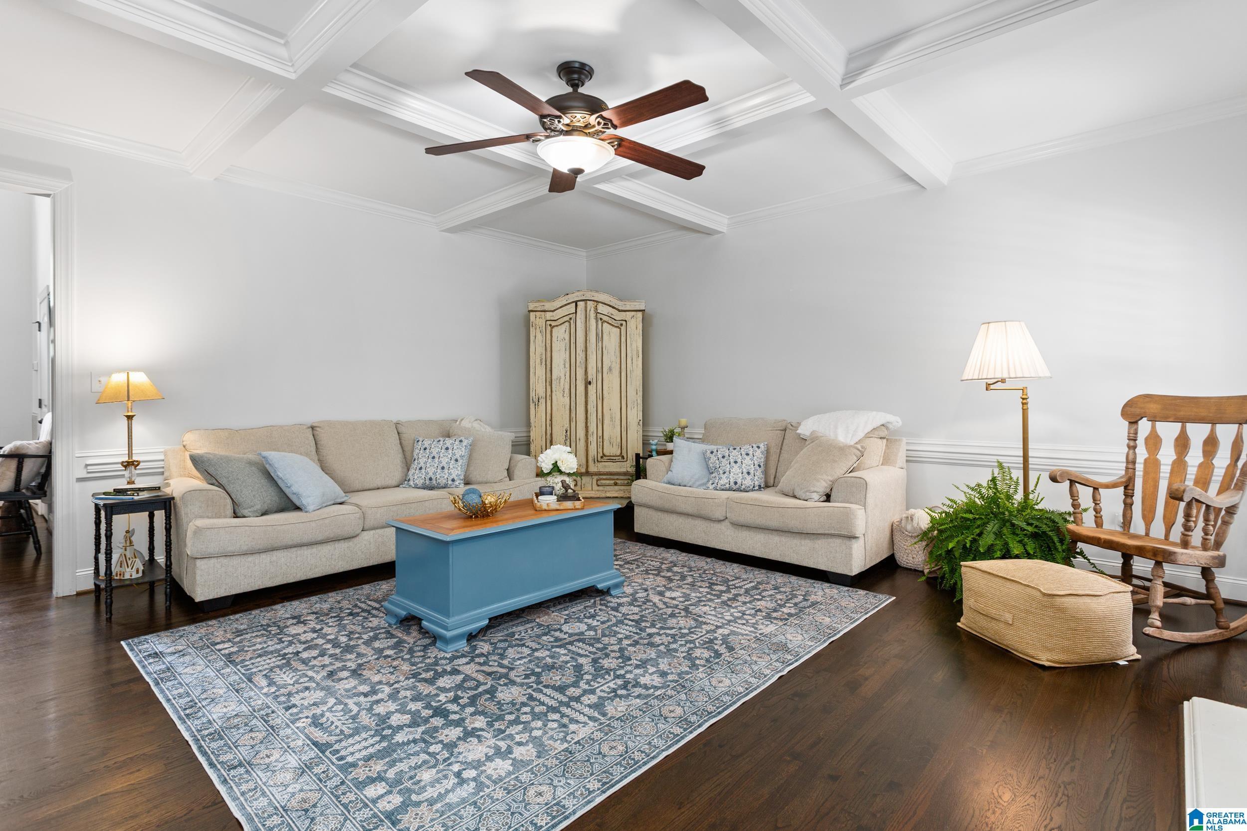 Image 4: Living Room