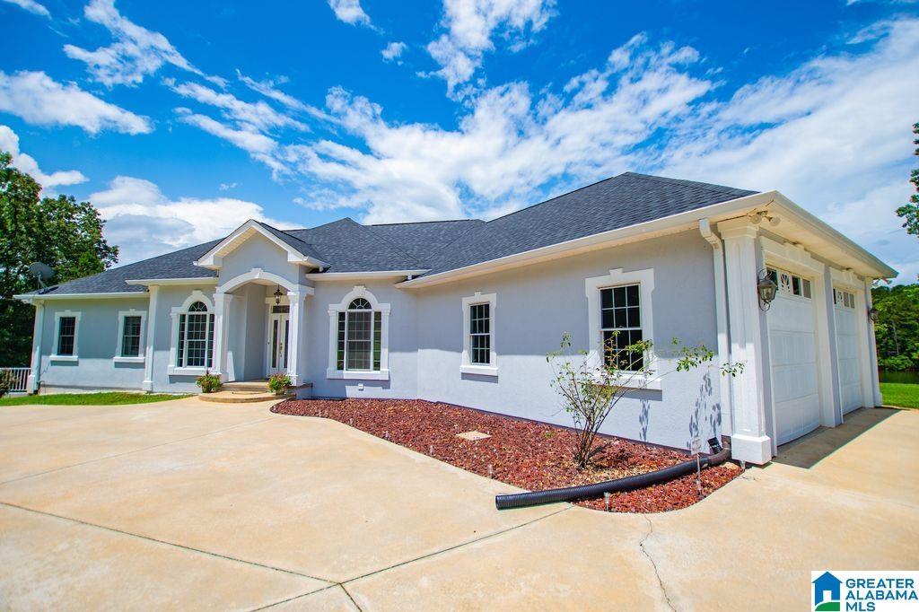 Image 1: 4 BEDROOMS/3.5 BATHROOMS