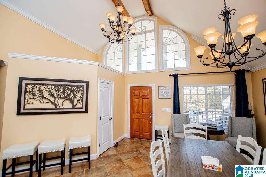 Image 4: VAULTED CEILING