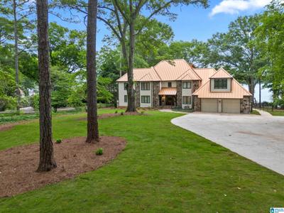 890 RIVER OAKS DRIVE