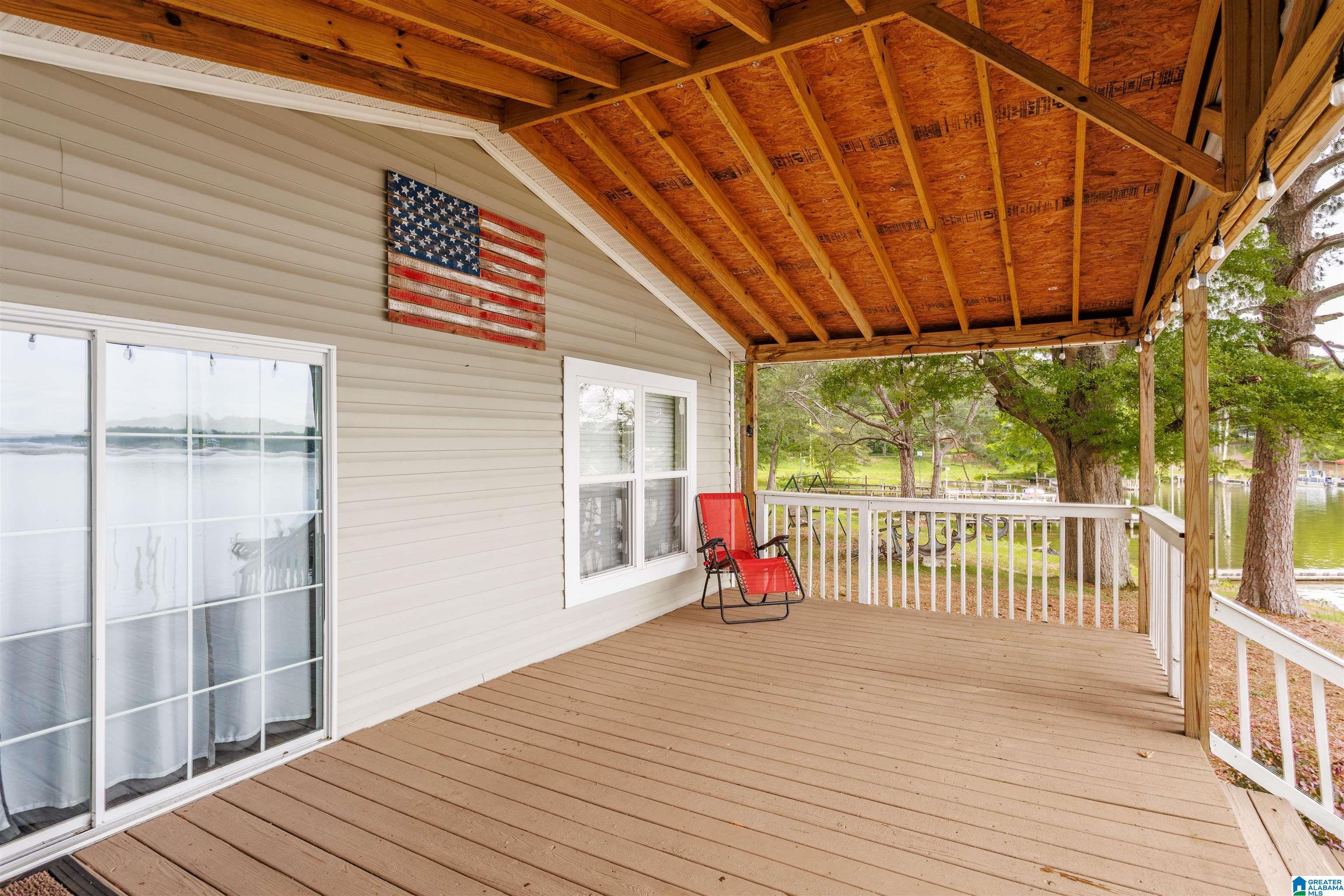 Image 3: Deck