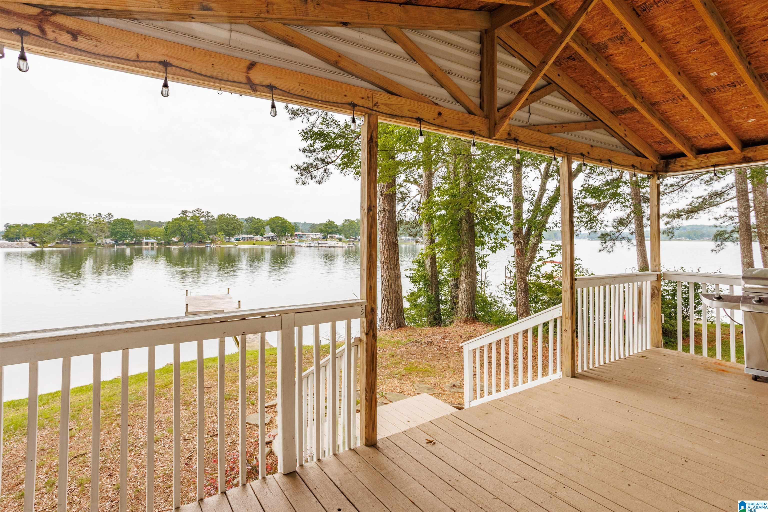 Image 4: Deck