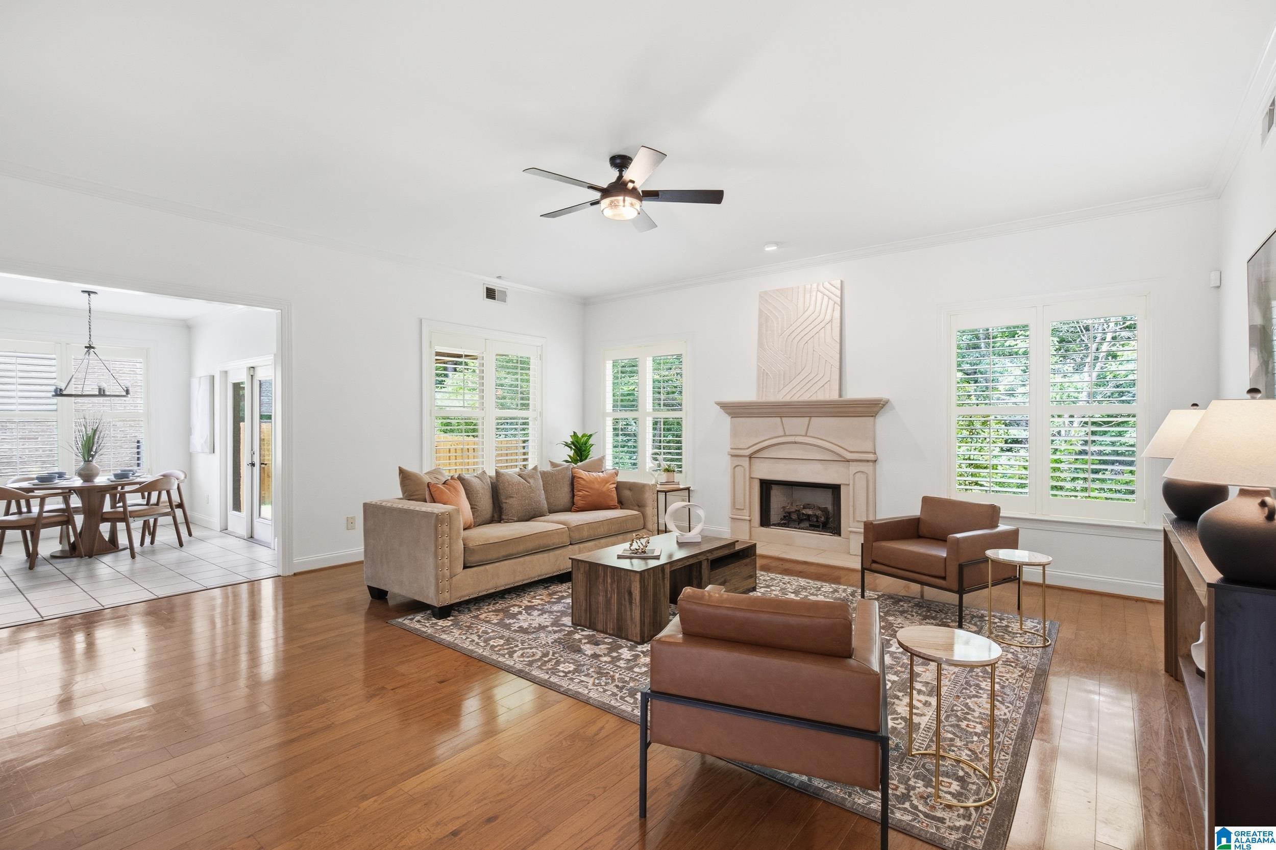 Image 3: Living Room