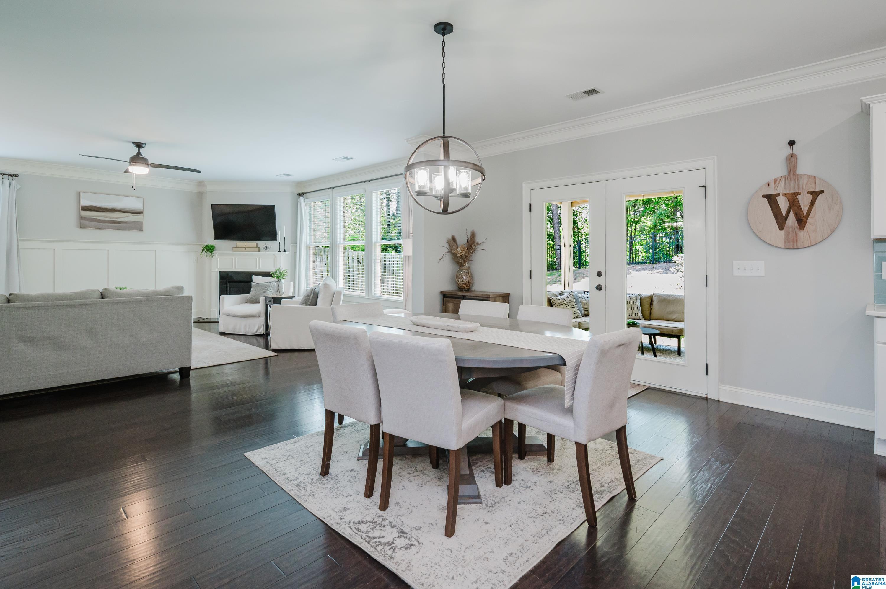 Image 4: Dining space open to family room