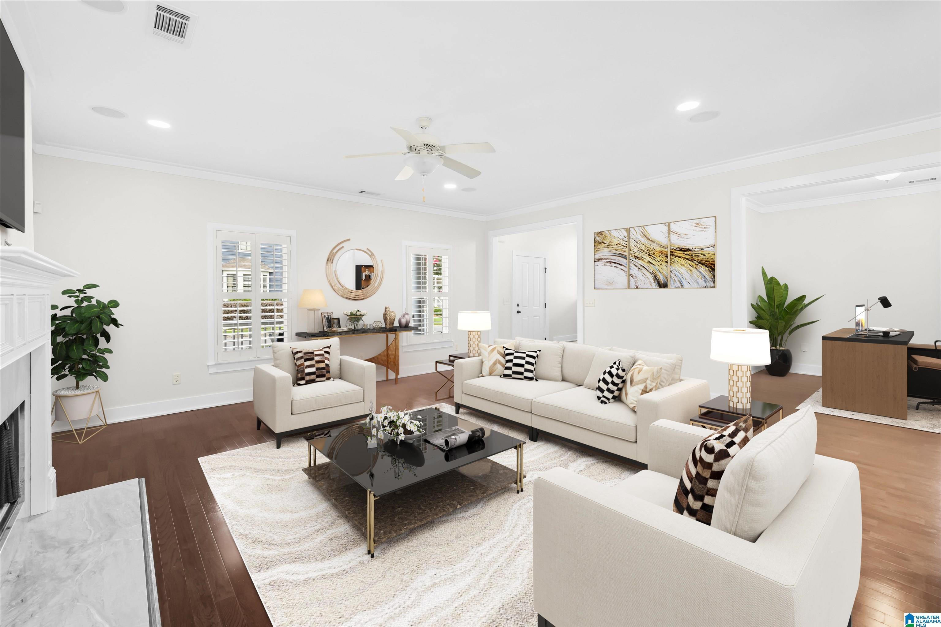 Image 4: Living Room