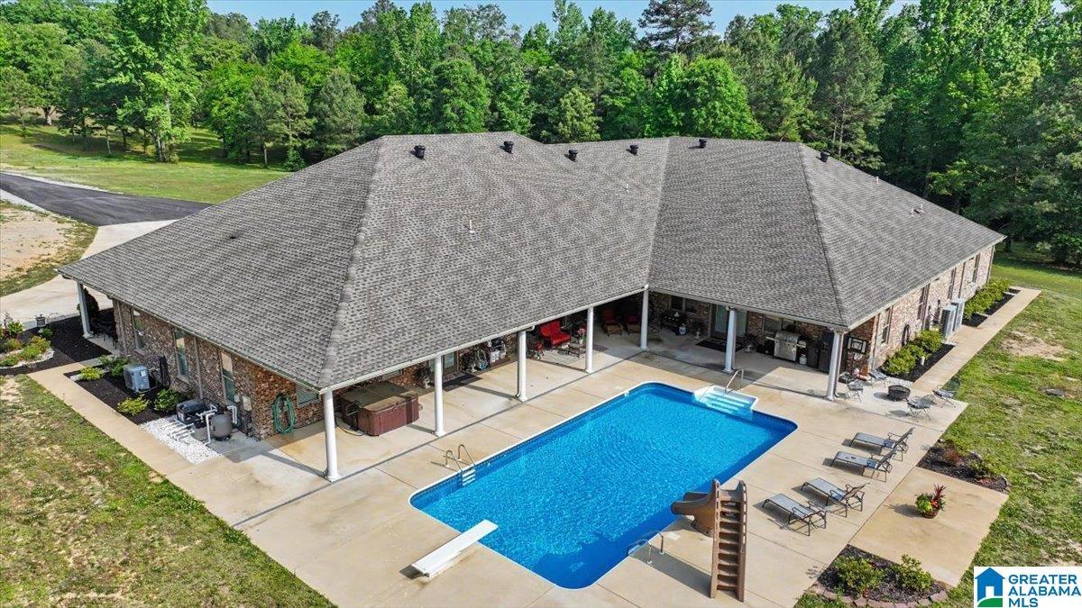 Image 2: Pool