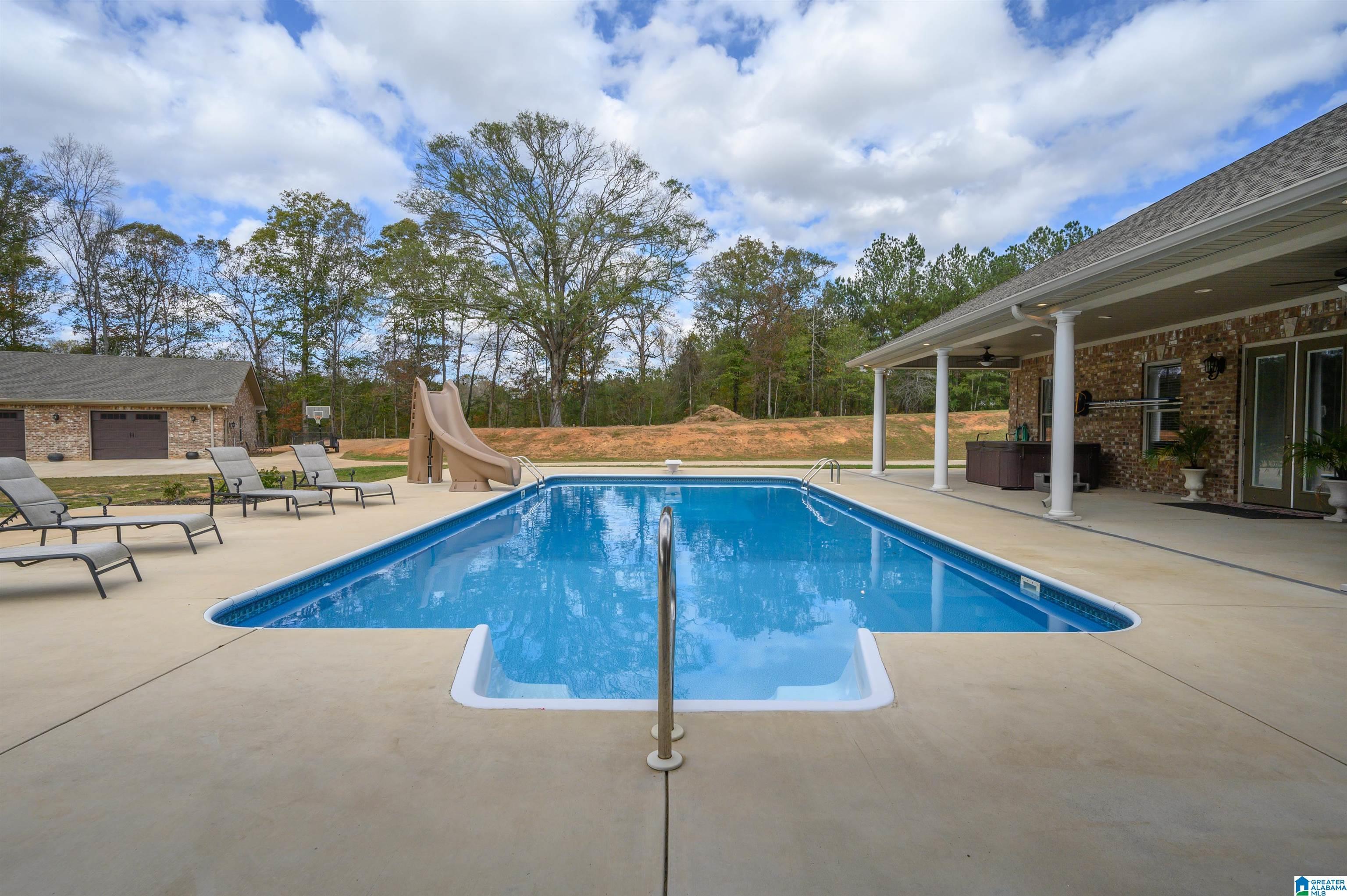 Image 4: Pool