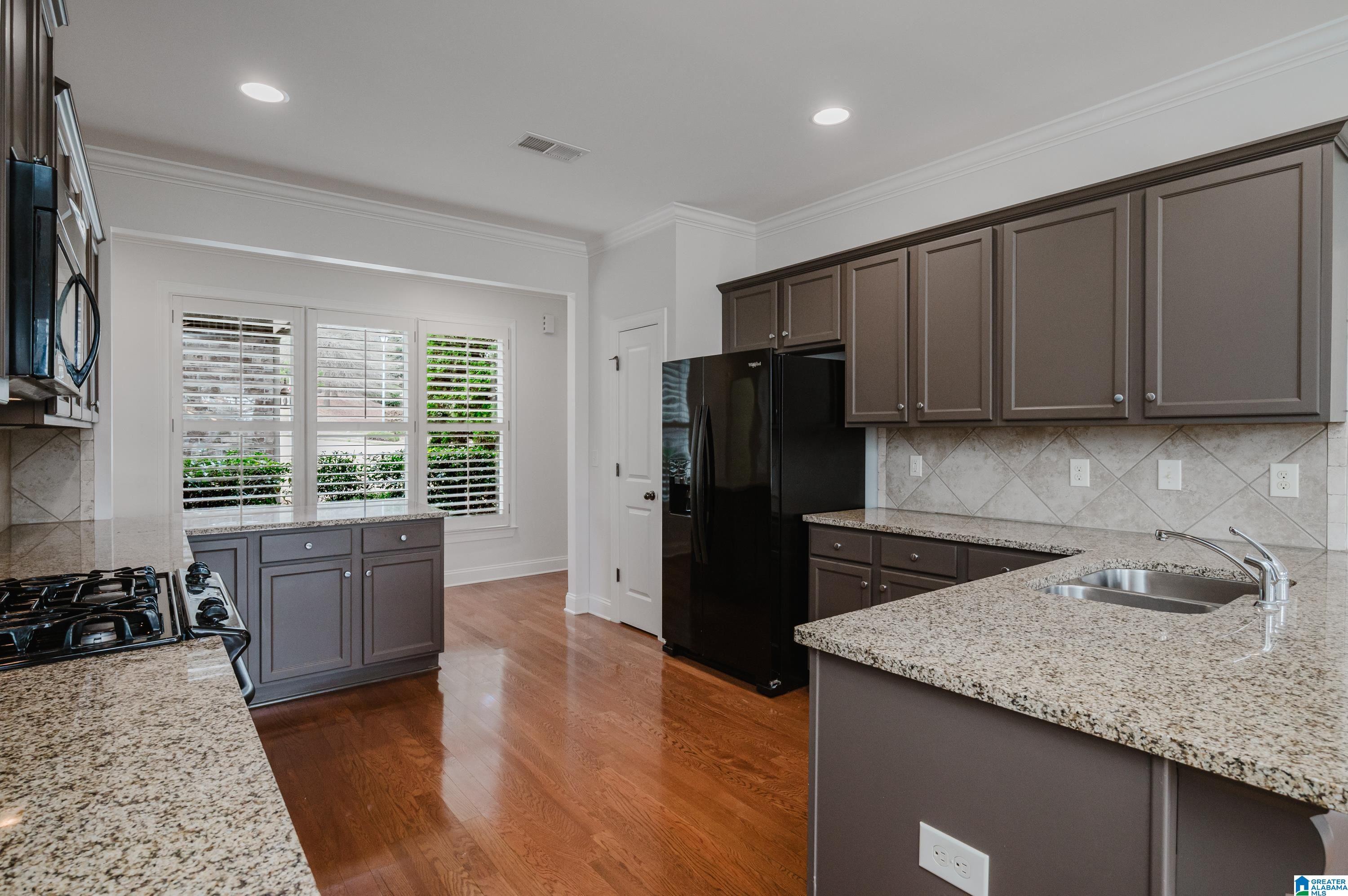 Image 4: Spacious kitchen with bright window
