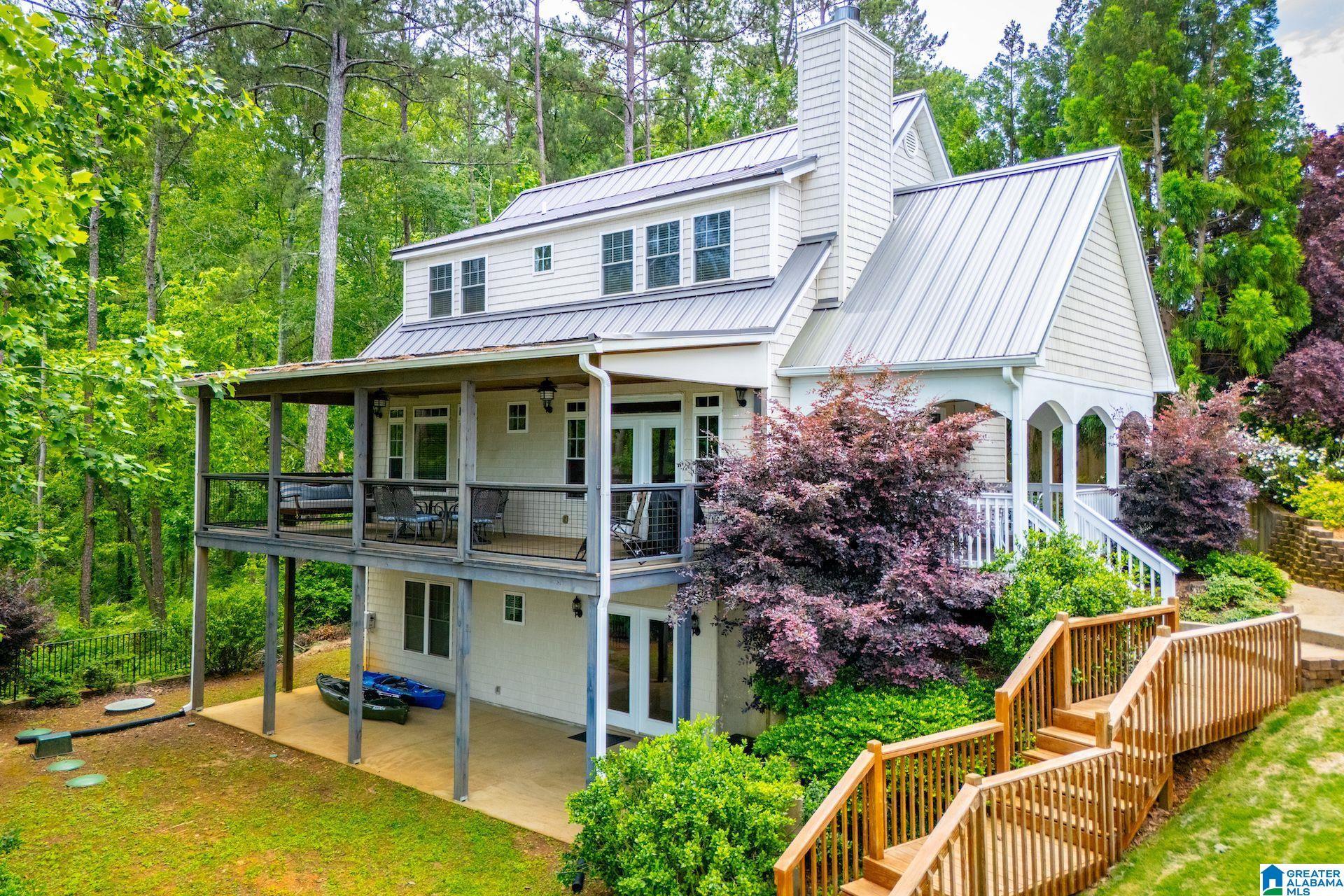 Image 1: WELL MAINTAINED LAKE HOME