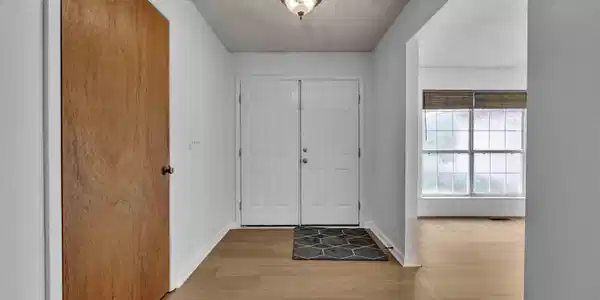 Image 3: Foyer Entrance