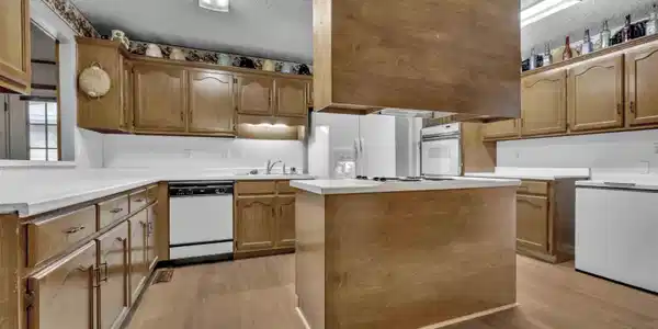 Image 4: Kitchen