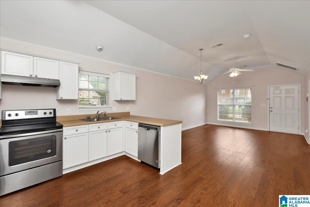Image 3: Kitchen