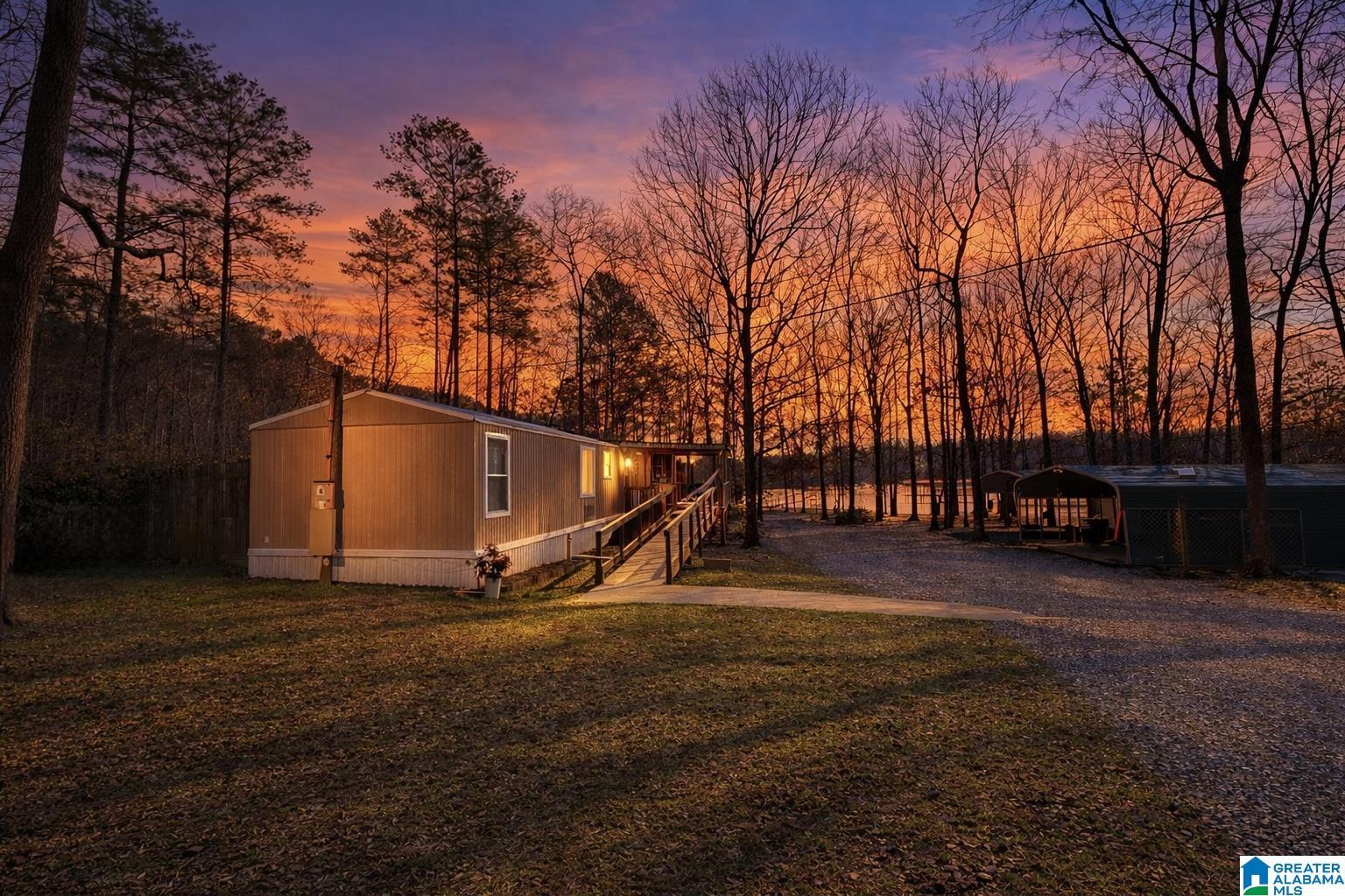 Image 2: Lake Weiss Cedar Bluff, Alabama