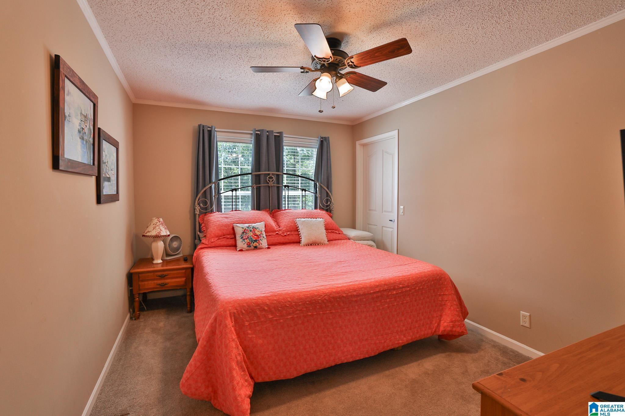 Image 3: Bedroom