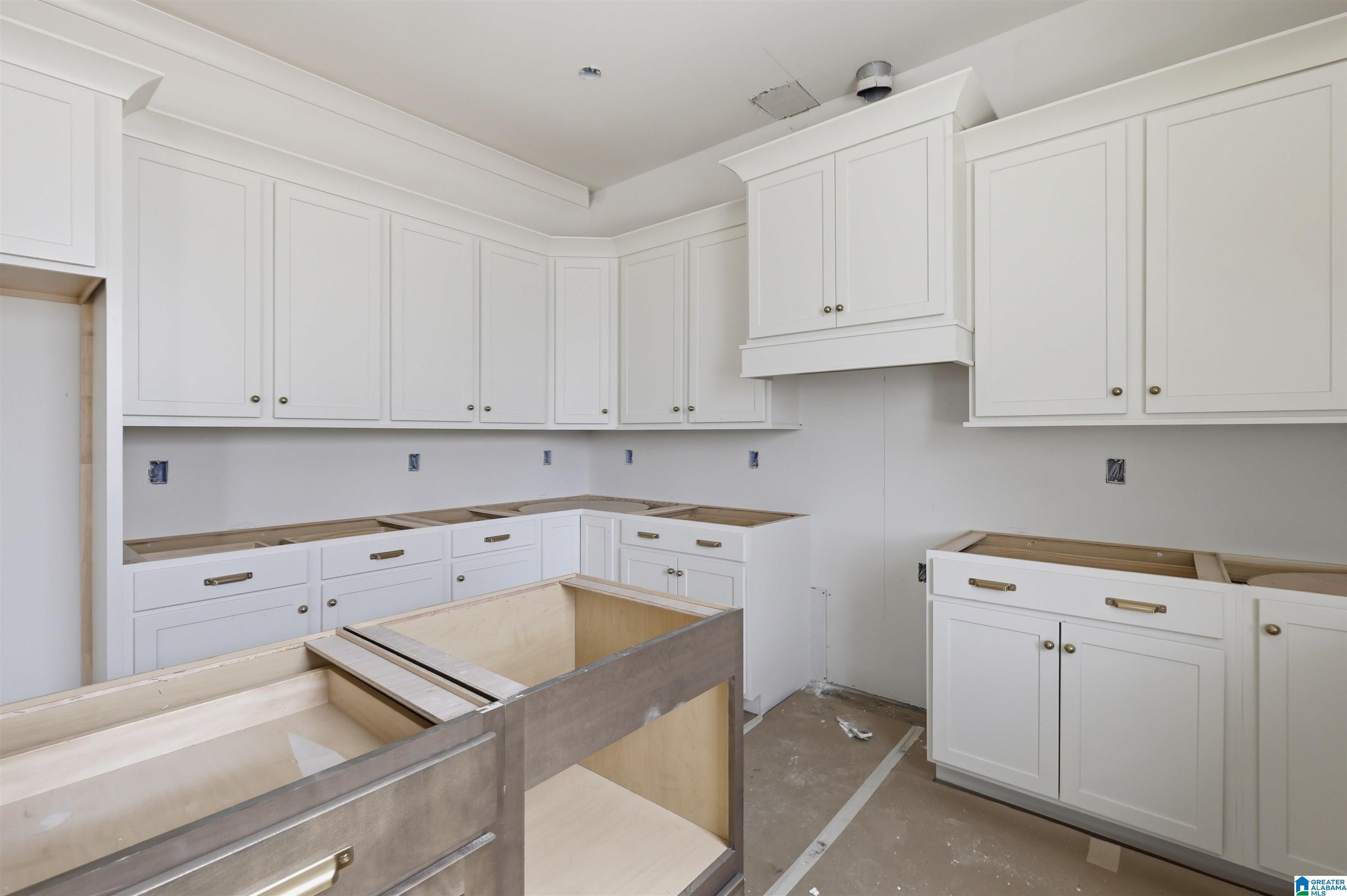 Image 3: Kitchen