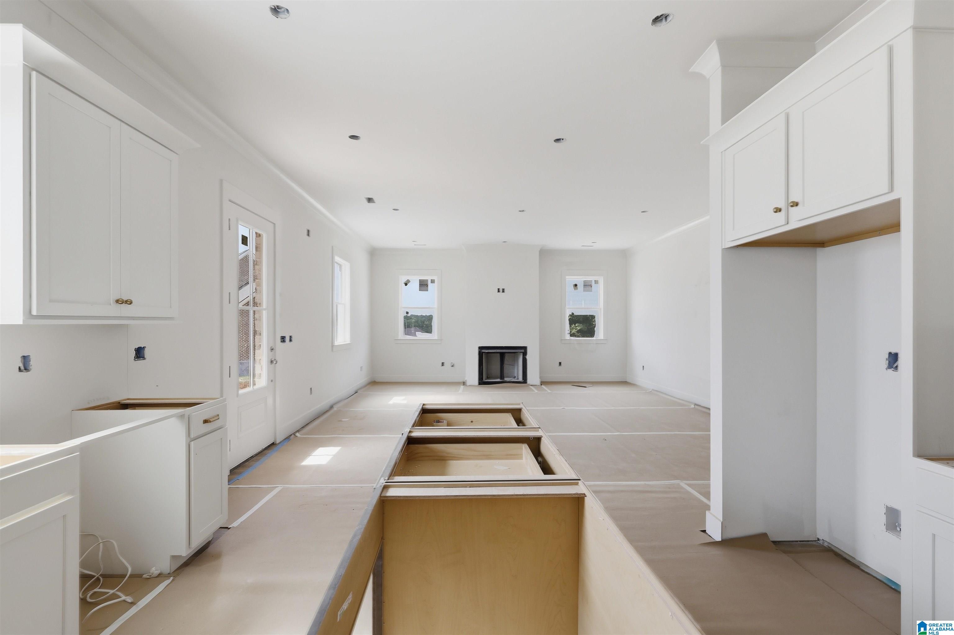 Image 4: Kitchen
