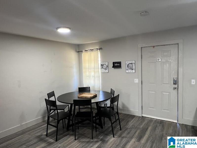 Image 4: Dining Area