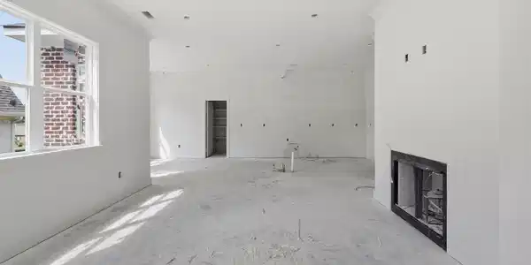 Image 4: Living Room