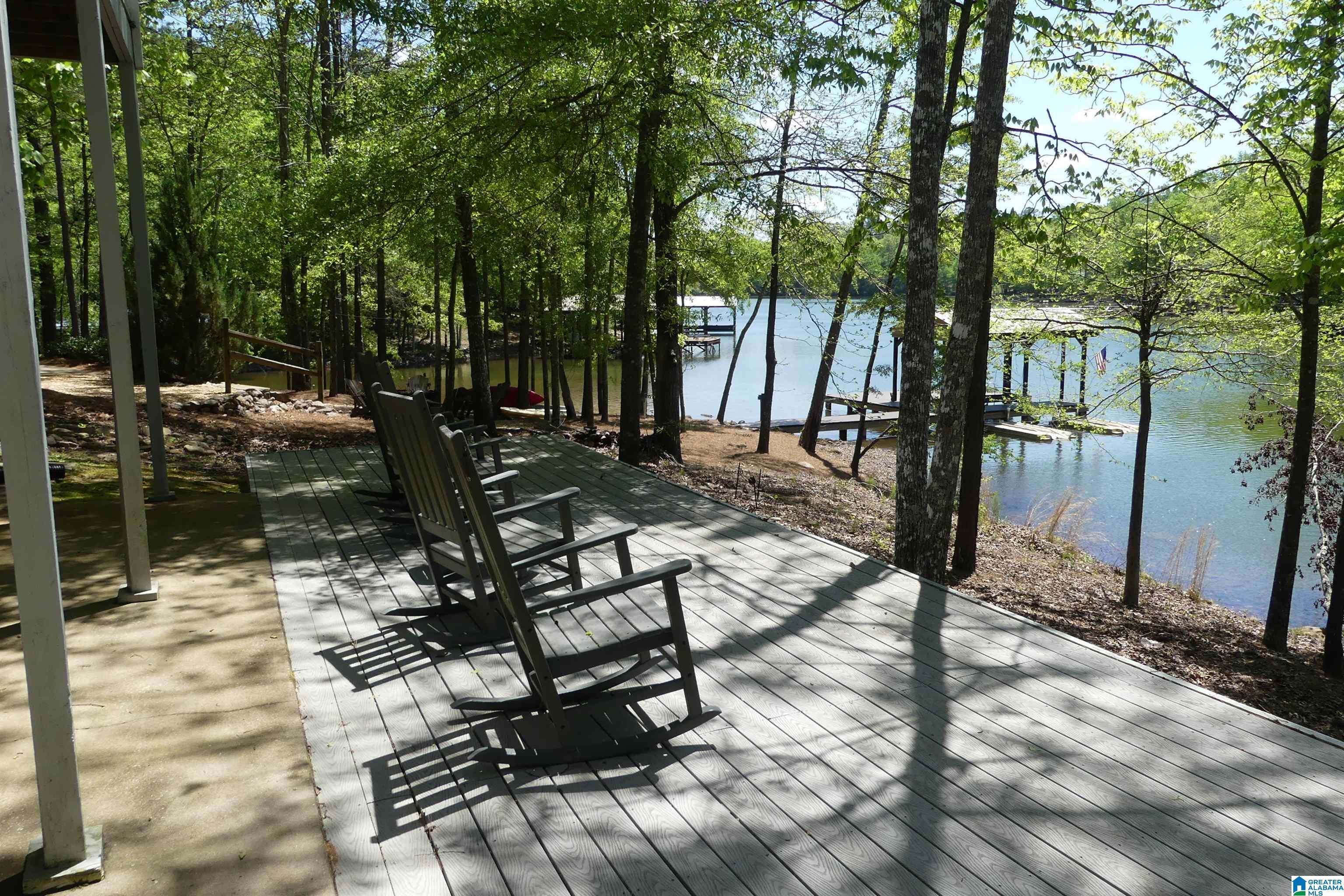 Image 4: LARGE SUN DECK AT THE WATER