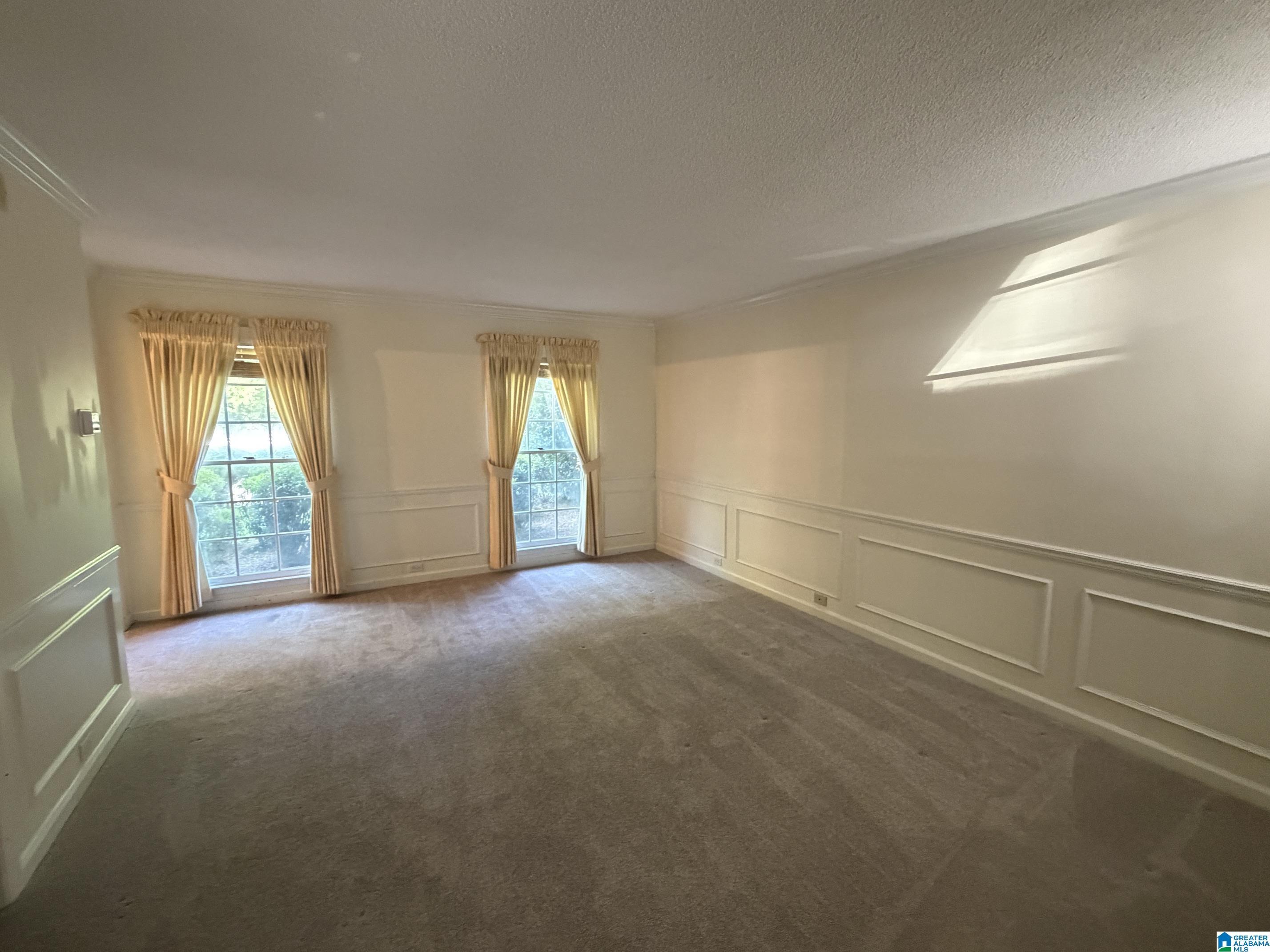 Image 3: Living Room