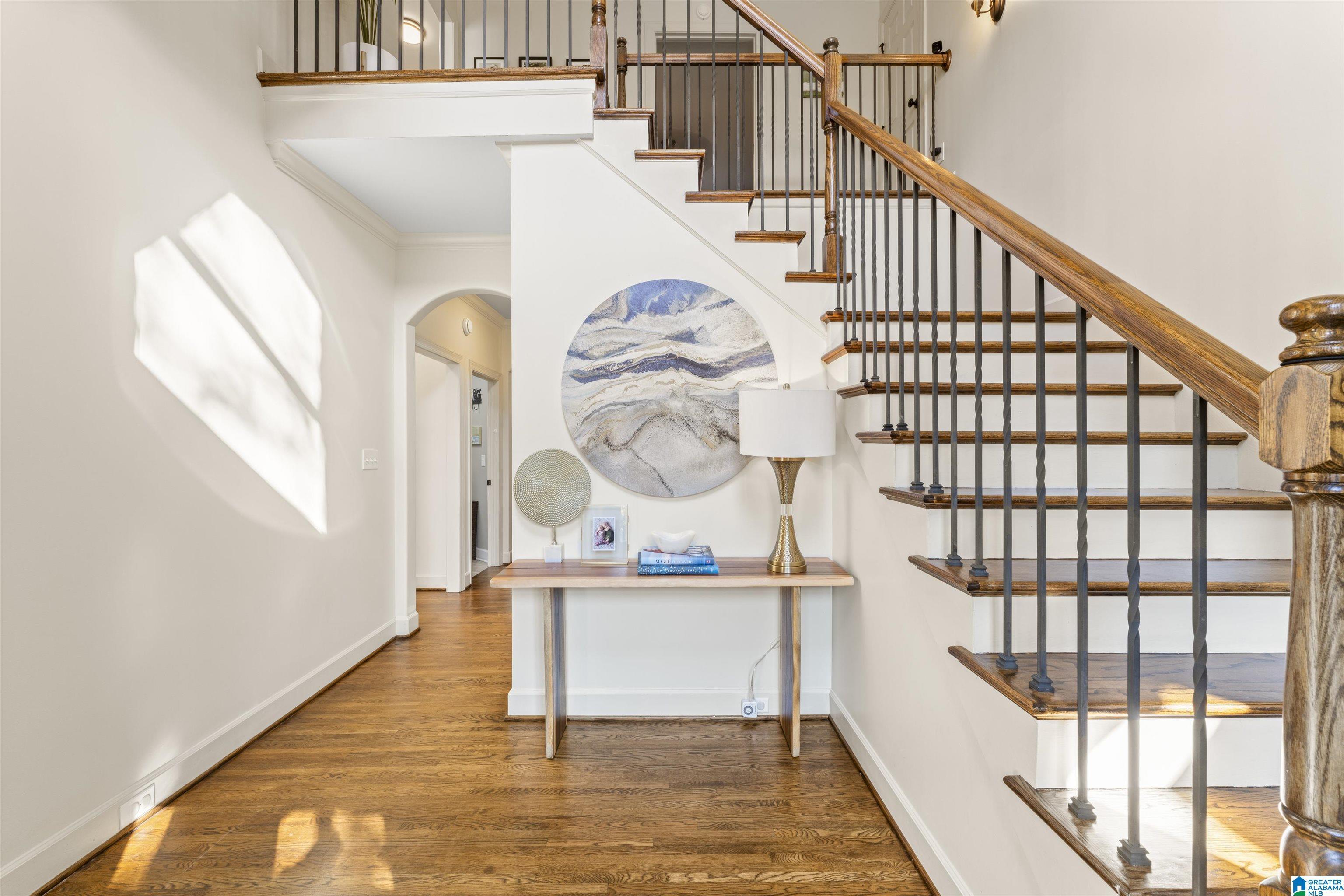 Image 3: Beautiful entrance with two story foyer