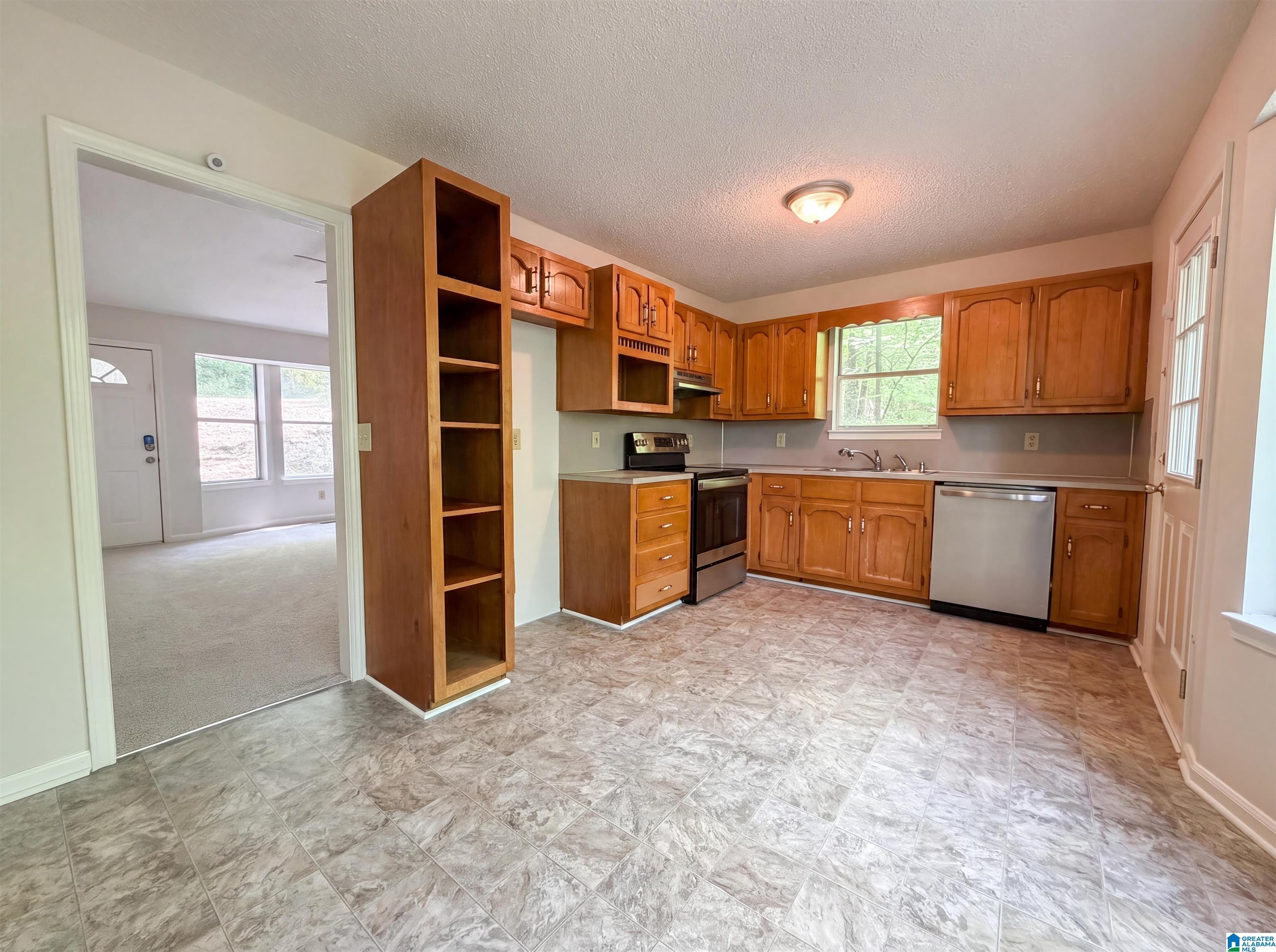 Image 2: Kitchen