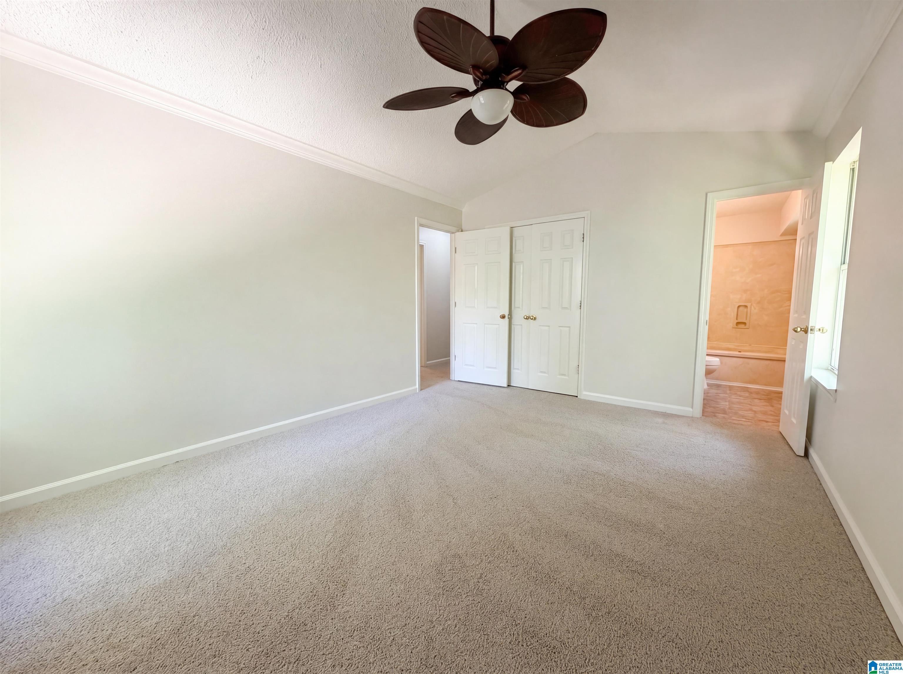 Image 4: Bedroom