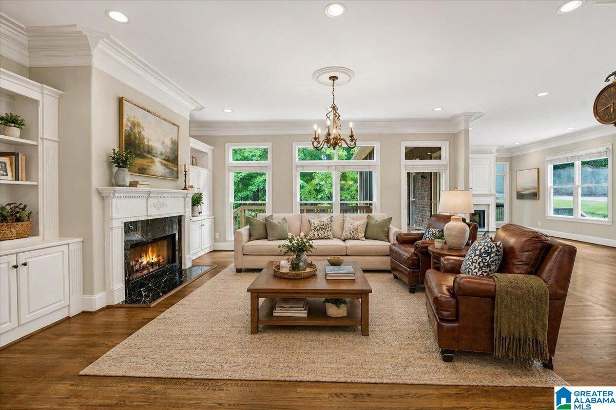 Image 3: Living Room