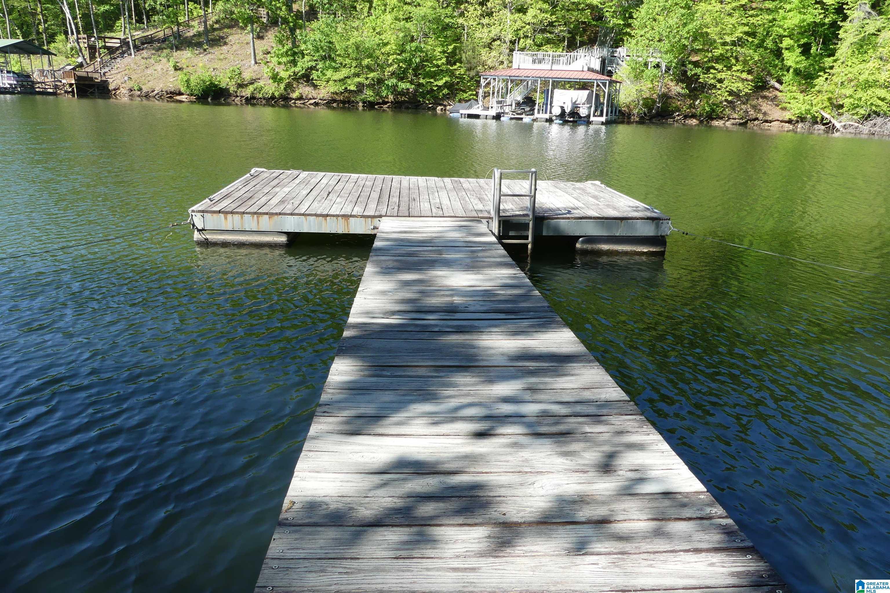 Image 3: FLOATING DOCK