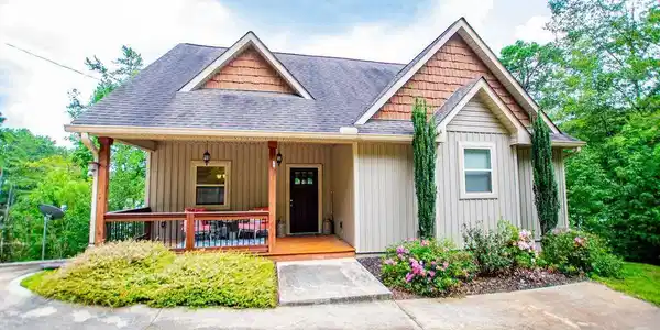 121 LAKE RIDGE DRIVE