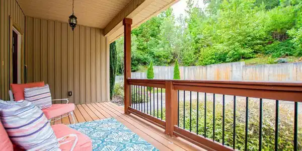 Image 2: COVERED FRONT PORCH