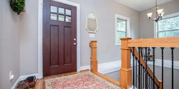 Image 3: FOYER